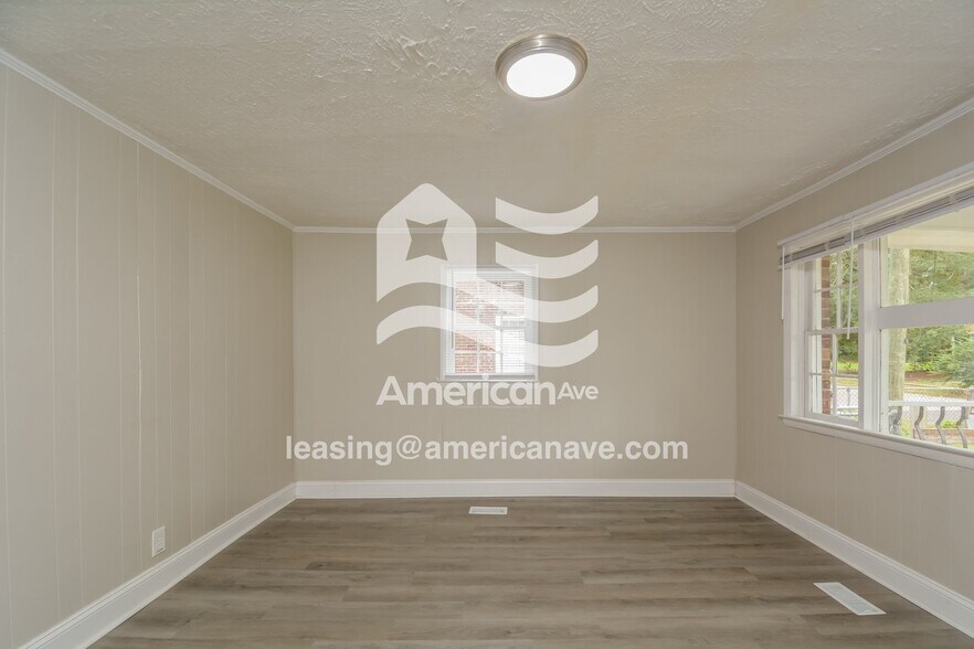 Building Photo - 707 Wilma St