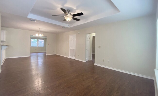 Building Photo - Beautiful 4 bedbroom 2 bath home in McAllen.