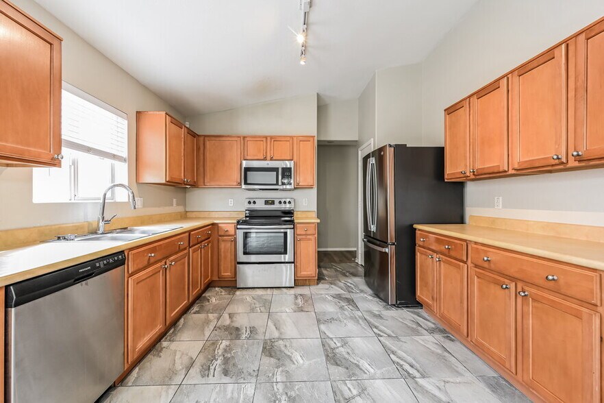 Building Photo - 11338 W Crestbrook Dr