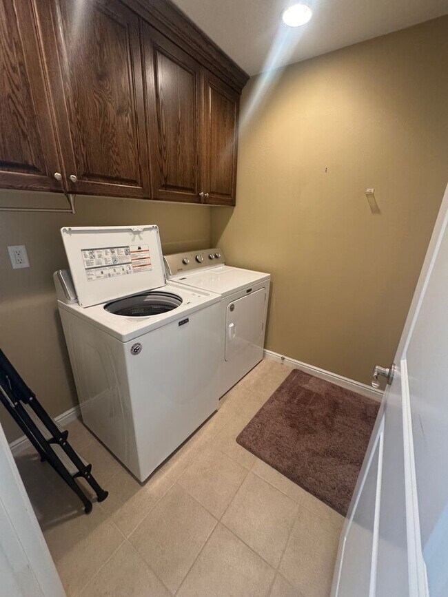 Building Photo - Beautiful 2 Bed / 2 Bath Home in Sun River 55+ Community!!