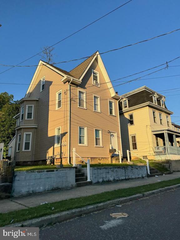 Primary Photo - 47 Hopkins St