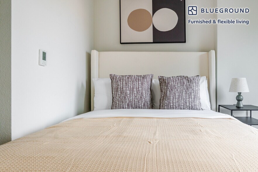 Building Photo - 15522 Northeast 22nd Place-SI FL3-ID904