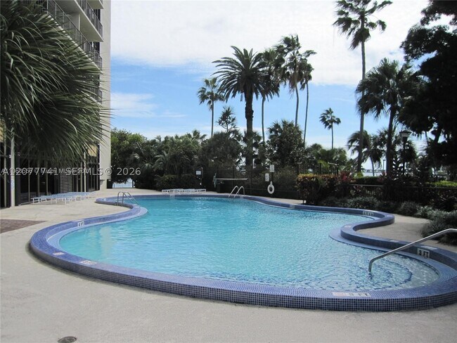 Building Photo - 1450 Brickell Bay Dr