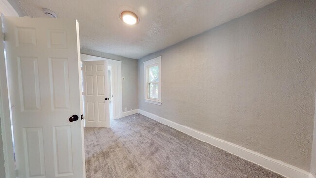 Building Photo - Old Brooklyn - 3 Bedroom Single Family Home