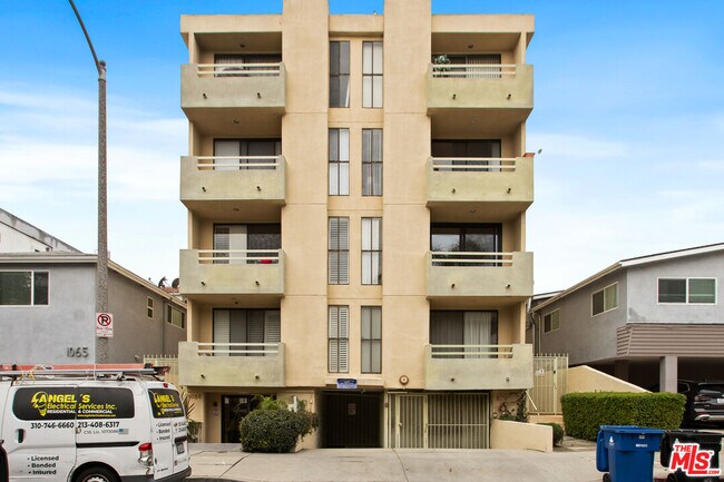 Building Photo - 1059 S Sherbourne Dr