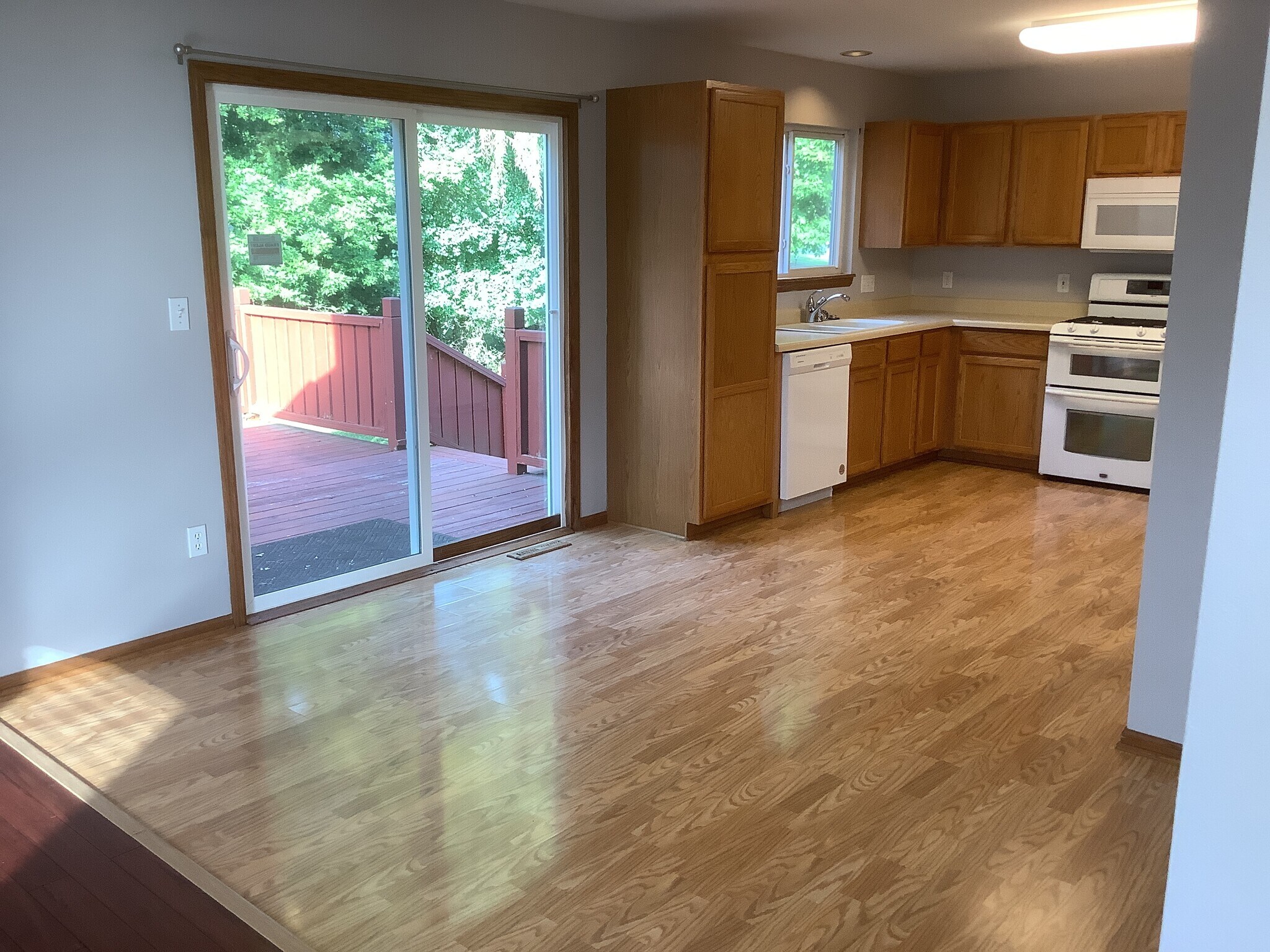 Building Photo - 1057 Kennedy Dr