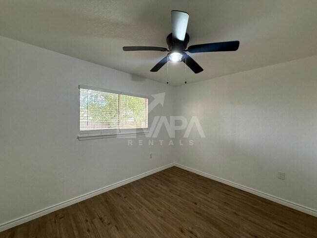 Building Photo - 2910 Lake Briar