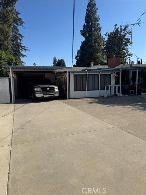 Building Photo - 2011 E Orange Grove Ave