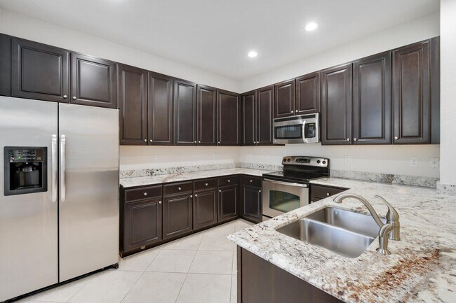 Building Photo - 4644 Cadiz Cir