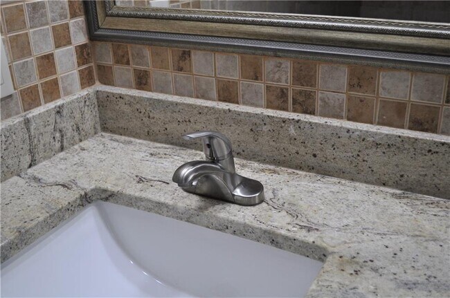 Building Photo - 6851 Roswell Rd