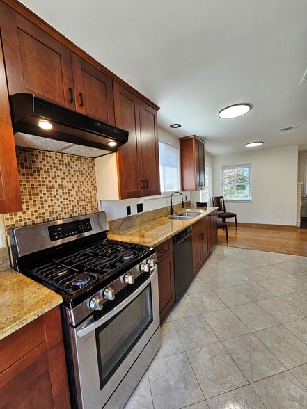 Building Photo - 2942 Midvale Ave