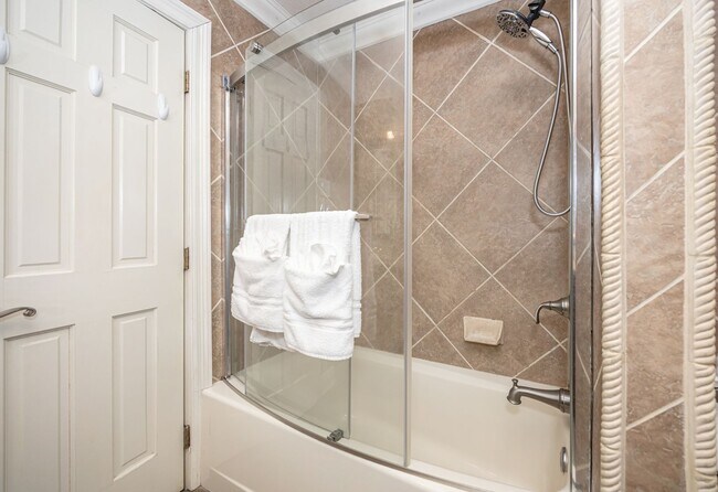 Building Photo - 3 Bedroom 2 Bath Back Bay Luxury Rental Home