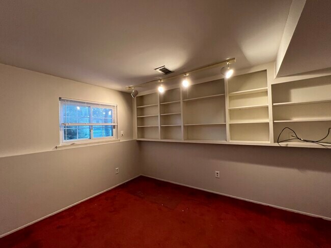 Building Photo - 1891 N Lake Dr