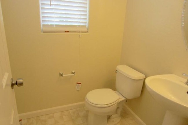 Building Photo - 1647 Dewey St