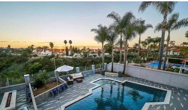 Building Photo - Stunning 4br + Den located on a view lot i...