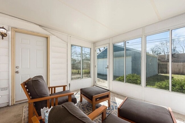 Building Photo - 1009 Minerva Ave