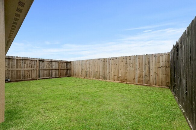 Building Photo - 119 S Bend Ct