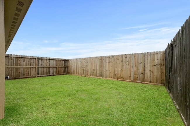 Building Photo - 139 S Bend Ct