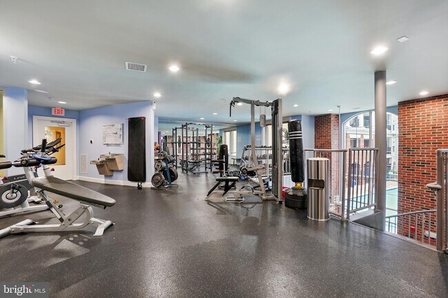 Building Photo - 27 Booth St