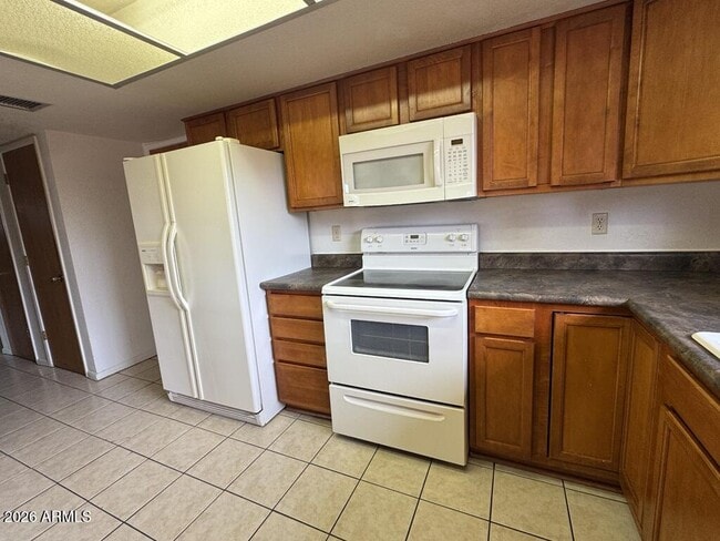 Building Photo - 1281 N Catalina Dr