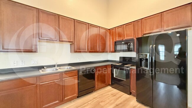 Building Photo - 2222 E Huntington Dr