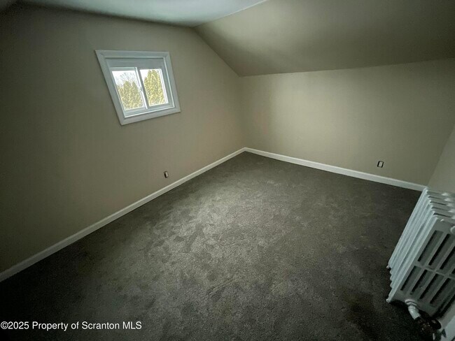 Building Photo - 302 Vine St