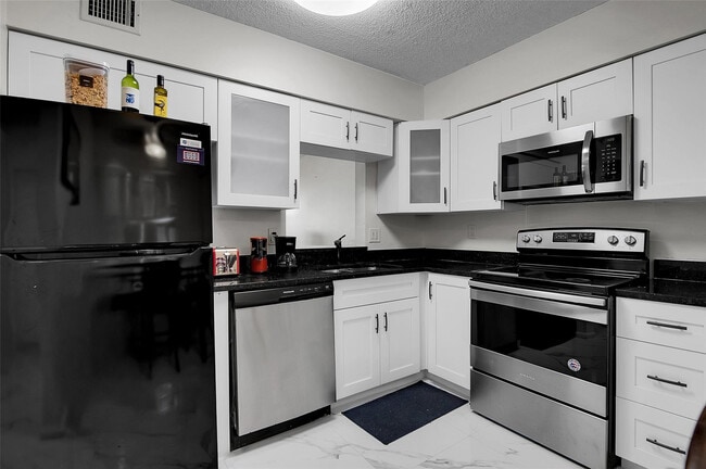 Building Photo - 260 NW 76th Ave