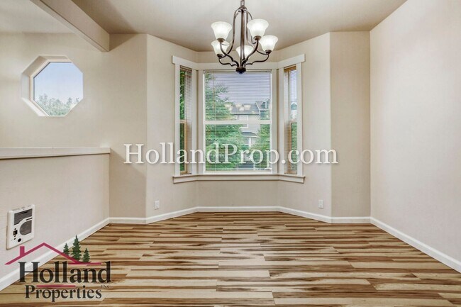 Building Photo - Beautifully Remodeled Beaverton Townhouse!