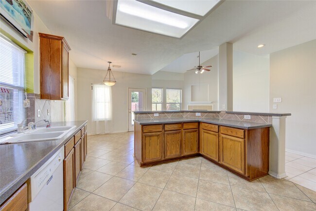 Building Photo - 2921 Indigo Dr