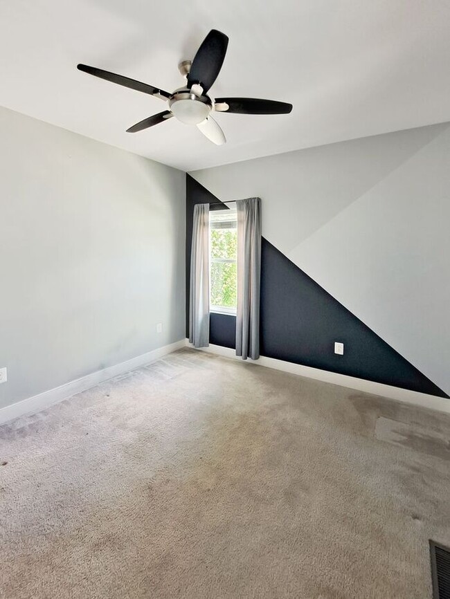 Building Photo - Amazing 3 Level Corner Lot Home in Waldorf...