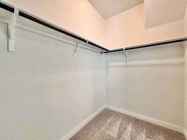 Building Photo - Spacious 4/BR 3/BA Home with Modern Upgrades