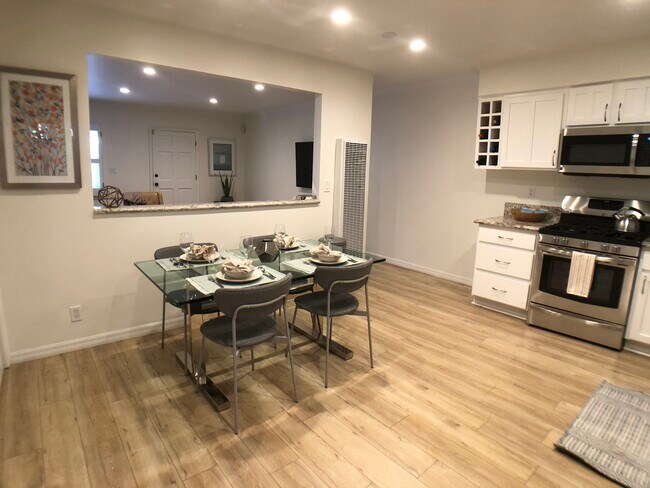 Building Photo - 422 Pacific St