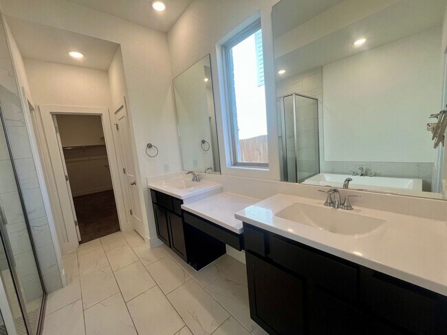 Building Photo - *Ask About Move In Special* Spacious 4 Bedroom / 4 Full Bath Home w/ Media Room & Loft ~ Imagine ...