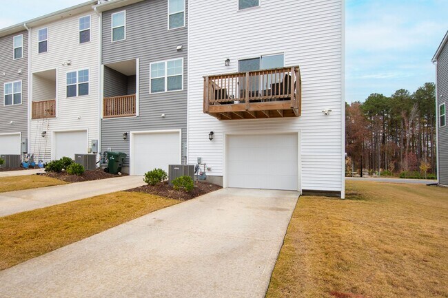 Building Photo - Modern 3-Bedroom Townhome in Magnolia Trace!