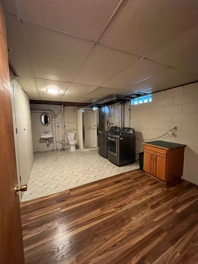 Building Photo - Beautiful 3 Bedroom Home in Normal!