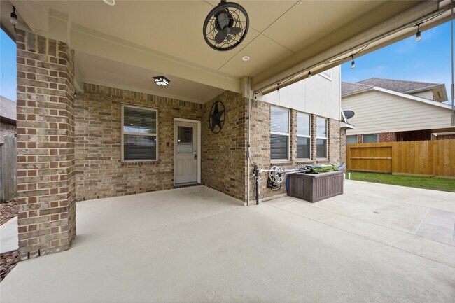 Building Photo - 24014 Via Viale Dr