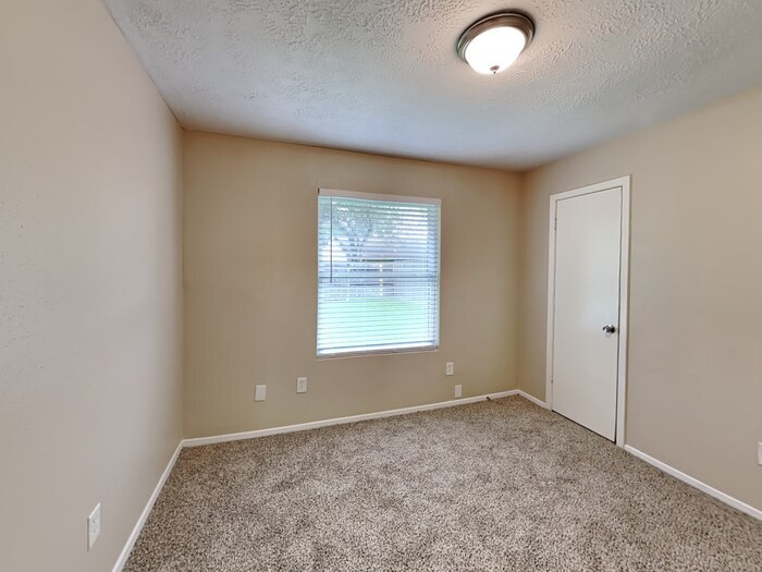 Building Photo - 2855 Pilgrims Point Dr