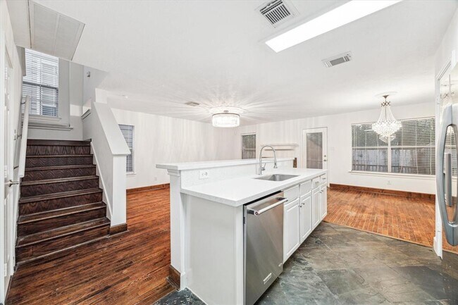 Building Photo - 227 Blushwood Pl