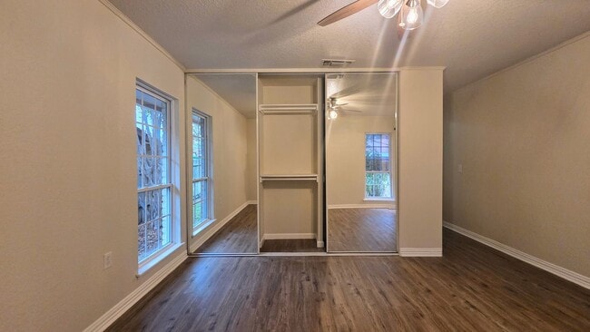 Building Photo - 12426 Magnifico St