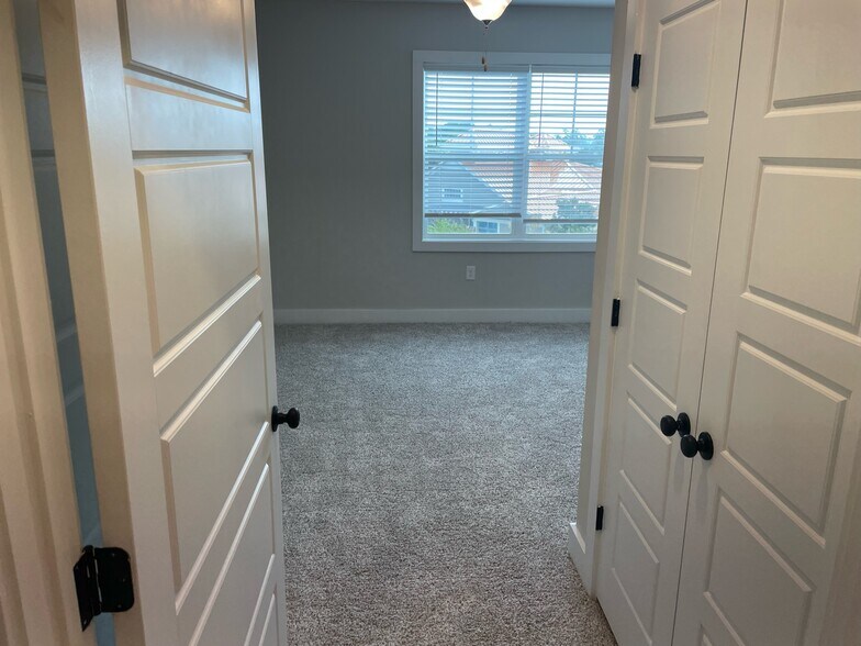 Building Photo - 395 S Crow Creek Dr NW