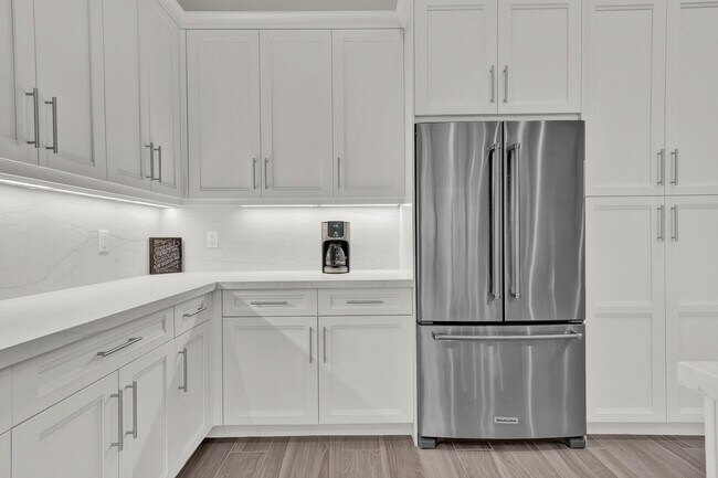 Building Photo - 138 Palma St