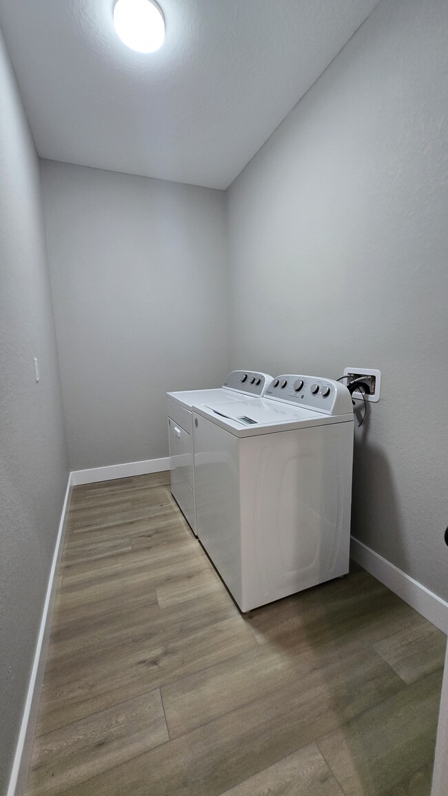 Laundry Room - 12390 Buffing Rd