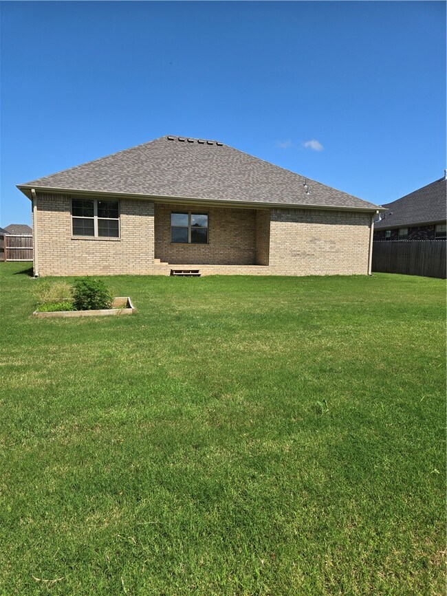 Building Photo - 2400 N Kathryn Ln