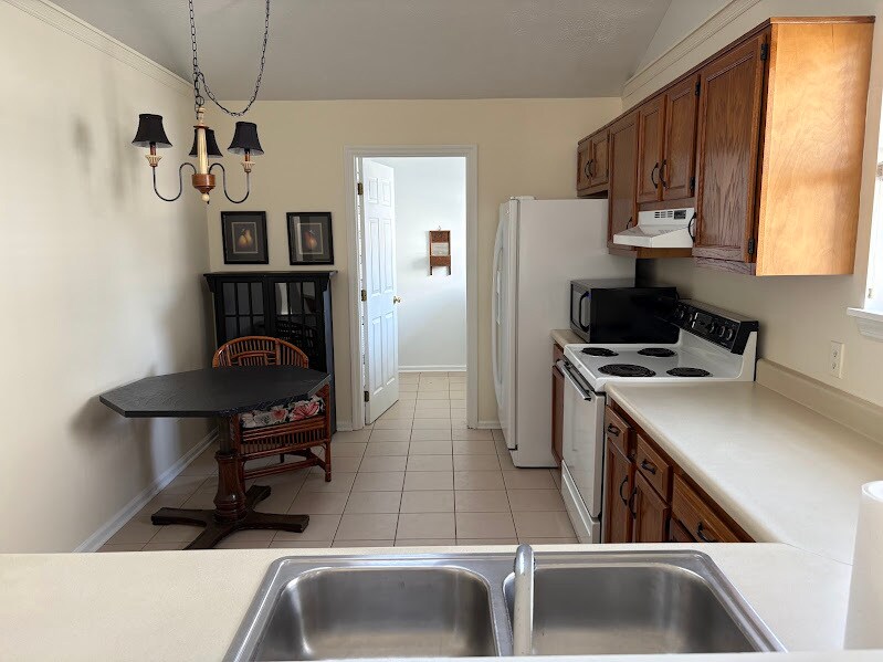 Building Photo - 1665 Saint Andrews Dr