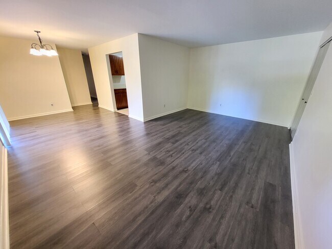 Building Photo - Peggy Drive Apartments