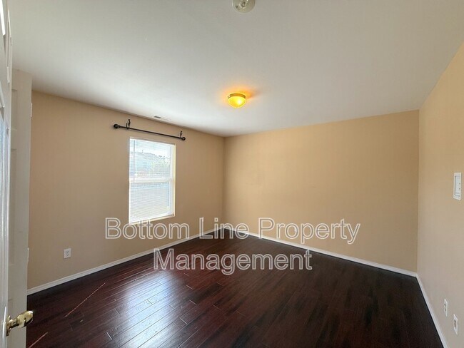 Building Photo - 8125 Rosberg Ln