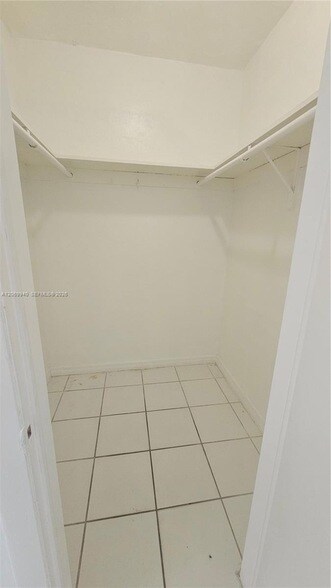 Building Photo - 1230 W 54th St