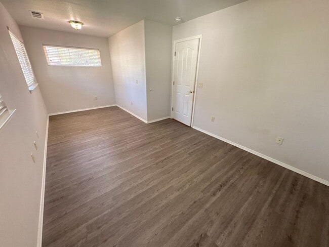 Building Photo - Beautiful 3 Bedroom Home in a Gated Community