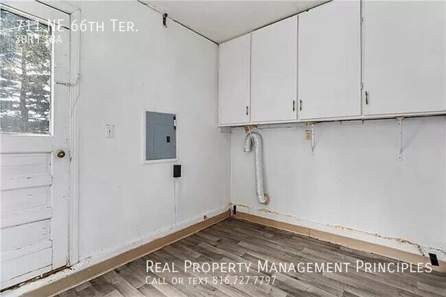 Building Photo - 711 NE 66th Terrace