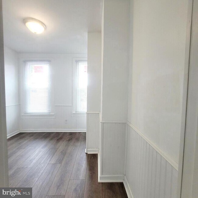 Building Photo - 1854 N Judson St
